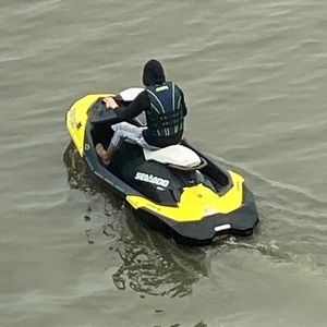 Meet your Posher, Max